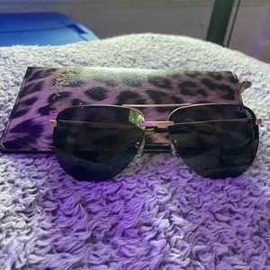 QUAY Aviator Sunglasses - LIKE NEW!